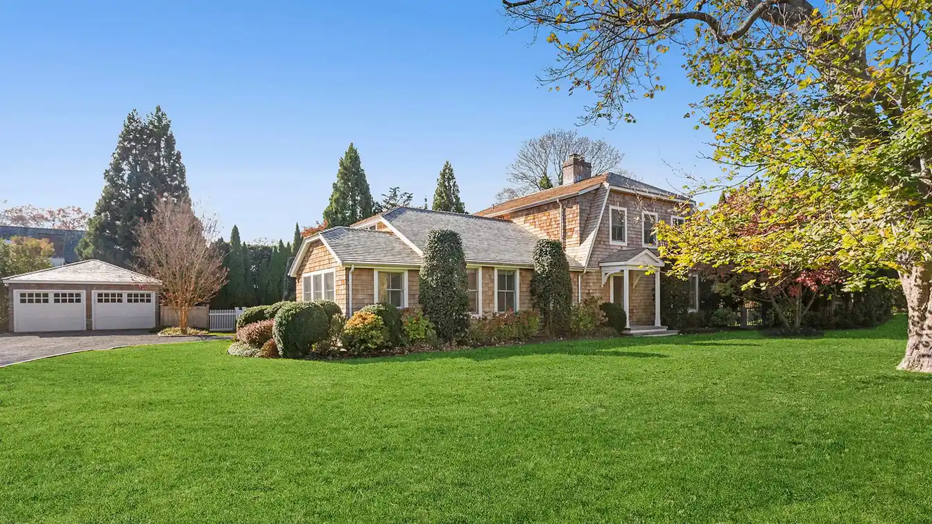 Immaculately Maintained Residence in Convenient Location