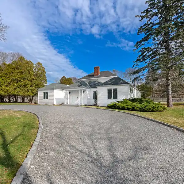 BEAUTIFUL RENTAL WITH POOL AND TENNIS COURT