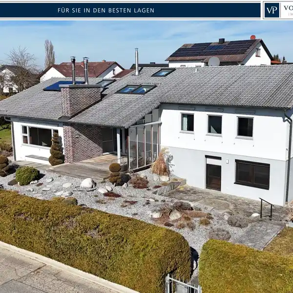 IMPRESSIVE AND SPACIOUS DETACHED HOUSE