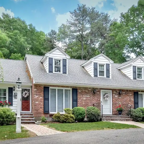 CHARMING CAPE WITH ORCHARD VIEWS AND SERENE PRIVACY