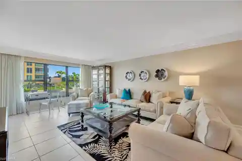 Beautiful Home in Solamar in the Heart of Park Shore