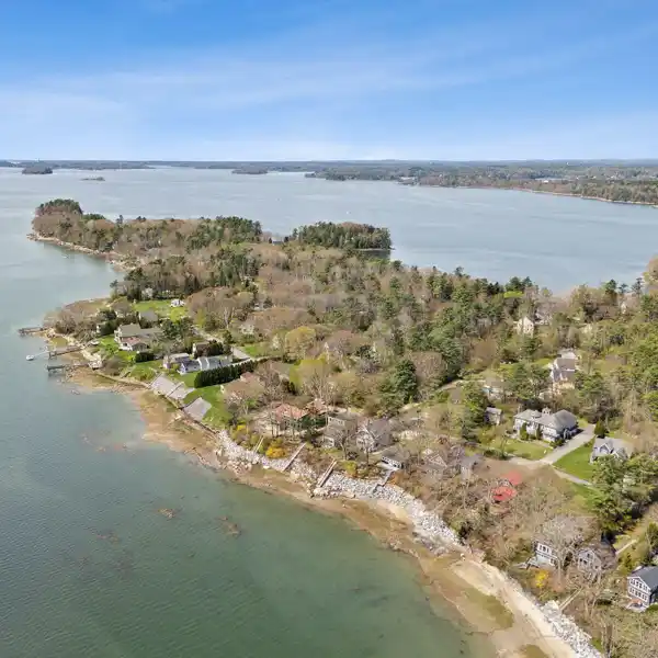 ULTIMATE COASTAL RETREAT IN FREEPORT