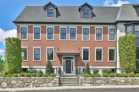 High-End Living at Armonk Close