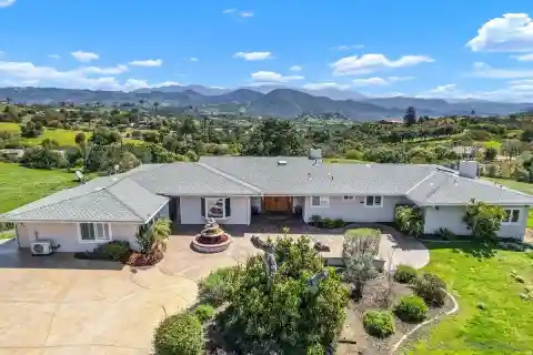 Serene Country Living with Panoramic Views