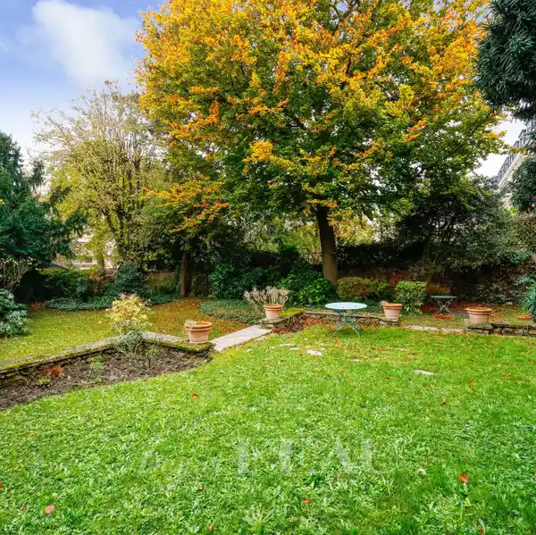CHARMING MILLSTONE-BUILT PROPERTY IN A GREEN SETTING