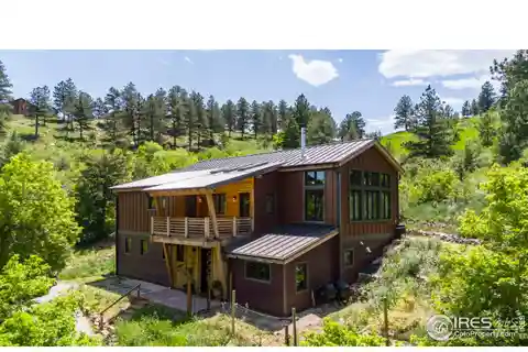 Private Sanctuary Above the Treetops