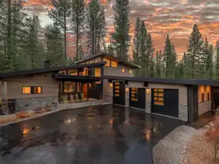 Forest-View Decks and Treetop Sun-Filled Family Room