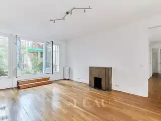 Peaceful First-floor Dual Aspect Apartment