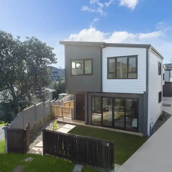 THOUGHTFULLY DESIGNED FREEHOLD STANDALONE HOME