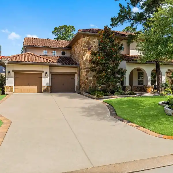 SPACIOUS DESIGNER HOME WITH FLEXIBLE FLOORPLAN
