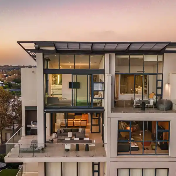 EXQUISITE PENTHOUSE IN THE PRESTIGIOUS HOUGHTON ESTATE