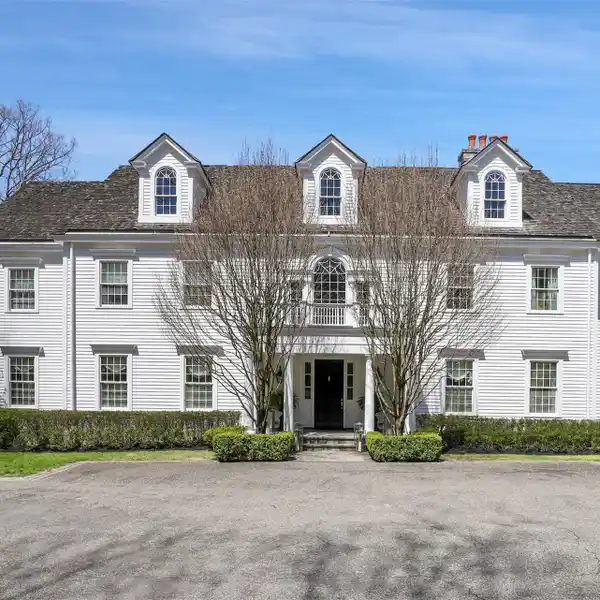 GRACIOUS CUSTOM-BUILT ESTATE