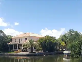 Great Canal-front Opportunity