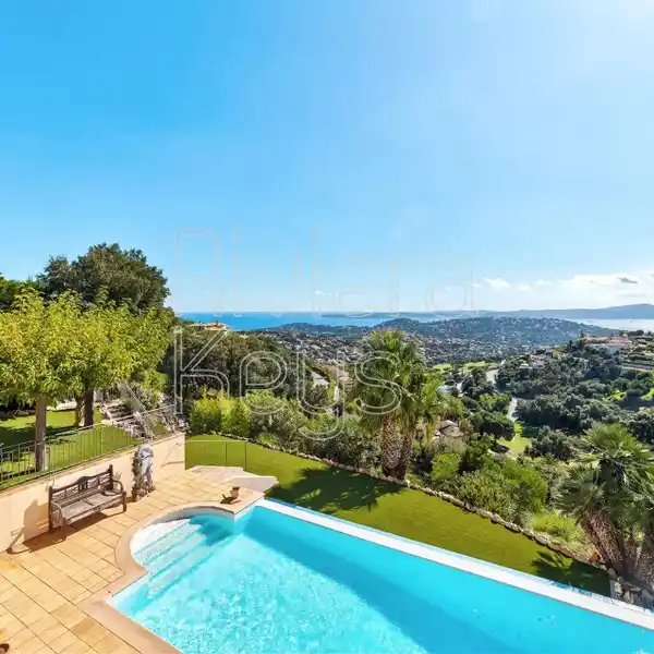 STUNNING PROVENçAL VILLA IN A PEACEFUL SETTING