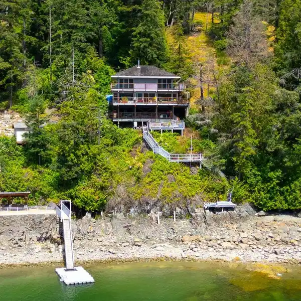 WATERFRONT HOME OVERLOOKING DEEP BAY