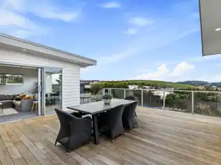 Elegant Waimauku Retreat with Panoramic Views