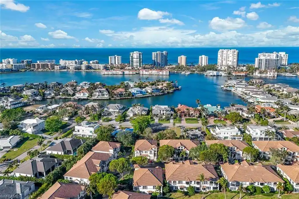 Impressive Three Bedroom Coach Home