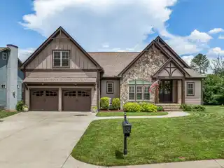 Beautiful Move-In Ready Home in Hollabrook Farms