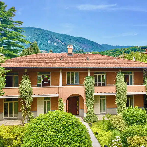 FAMILY-FRIENDLY RETREAT WITH NEARBY AMENITIES