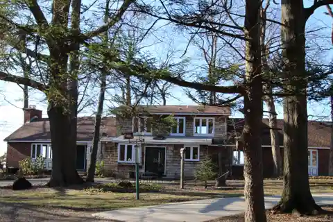 Expansive Home on the Lake