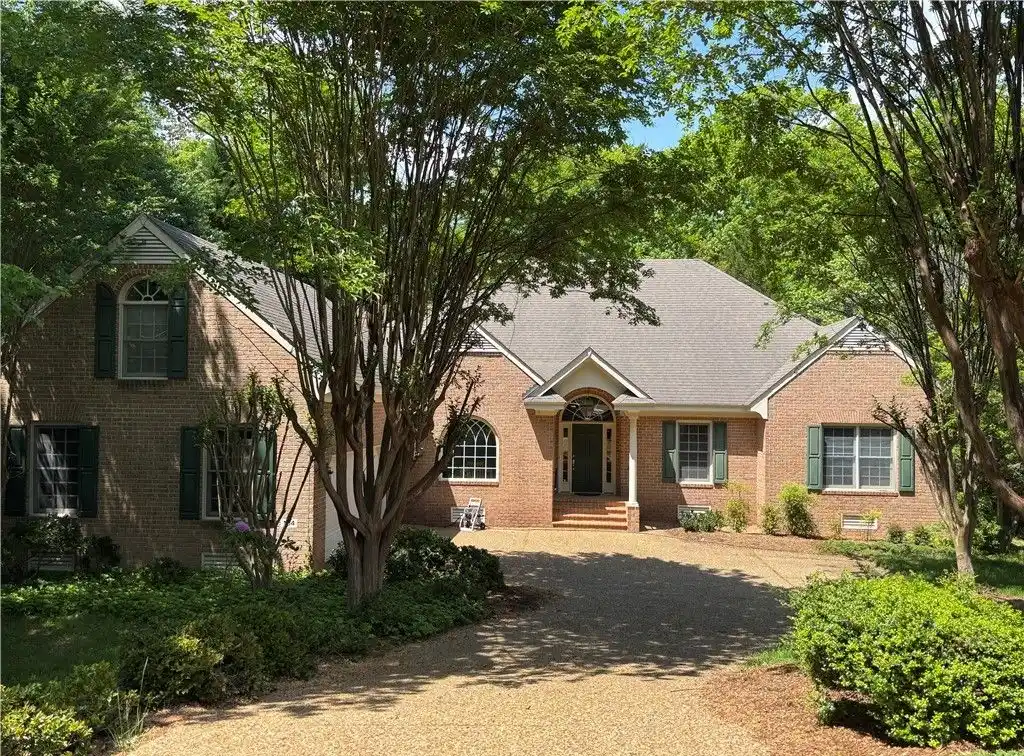 Lovely Home in Sought-after Holly Hills