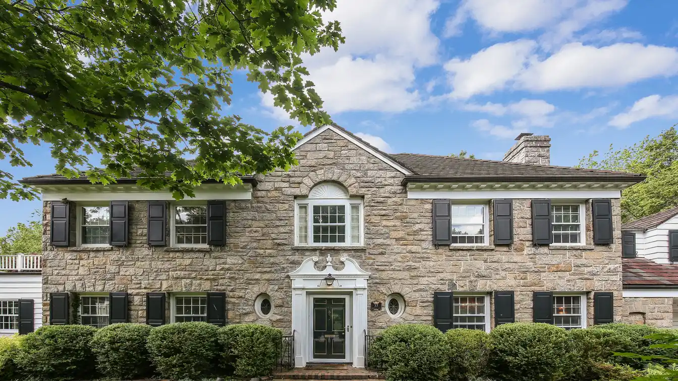 Classic Georgian Colonial in Coveted Crane Berkley