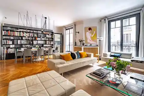 Elegant 1930s Apartment with Terrace and Refined Interiors