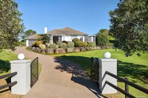 Immaculately Presented Brick and Tile Residence