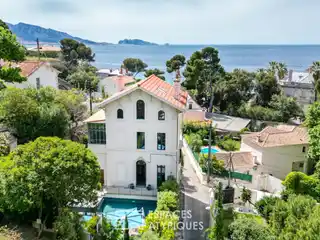 Prestigious Private Mansion with Sea View