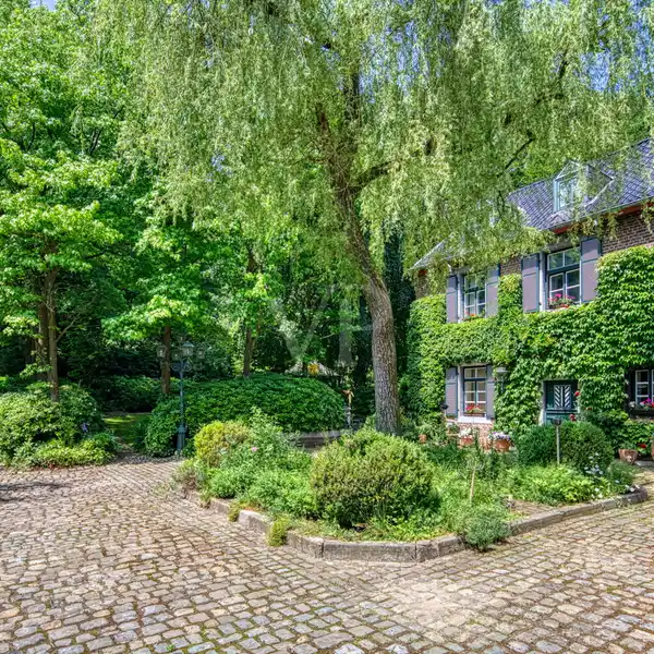 PERFECTION IN CLOSE CONTACT WITH NATURE – HISTORIC PROPERTY WITH MODERN COMFORT