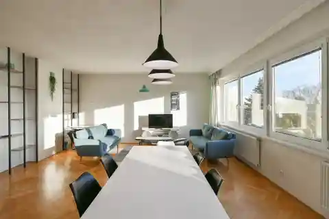 Detached Family House with Garden and Garage