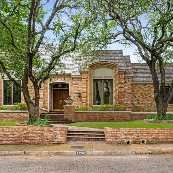 EXQUISITE SINGLE-STORY HOME