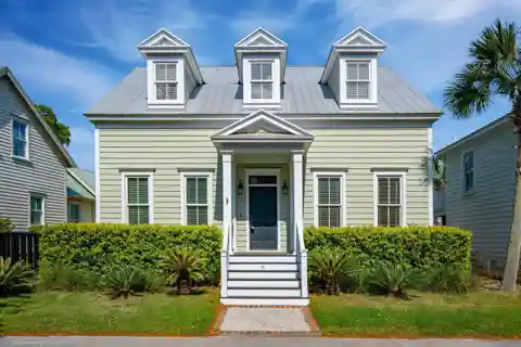 Charming Home in Desirable I'on