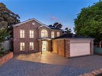 SUPERB FIVE BEDROOM CONTEMPORARY HOME