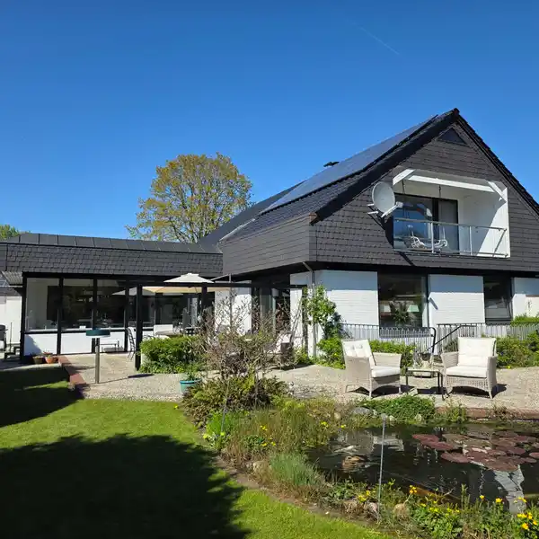 EXCLUSIVE PROPERTY ON A SPACIOUS PLOT