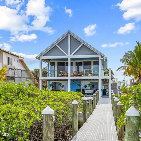 ULTIMATE RETREAT ON A BOAT-ACCESS-ONLY ISLAND