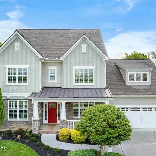 LUXURIOUS SANCTUARY IN FARRAGUT