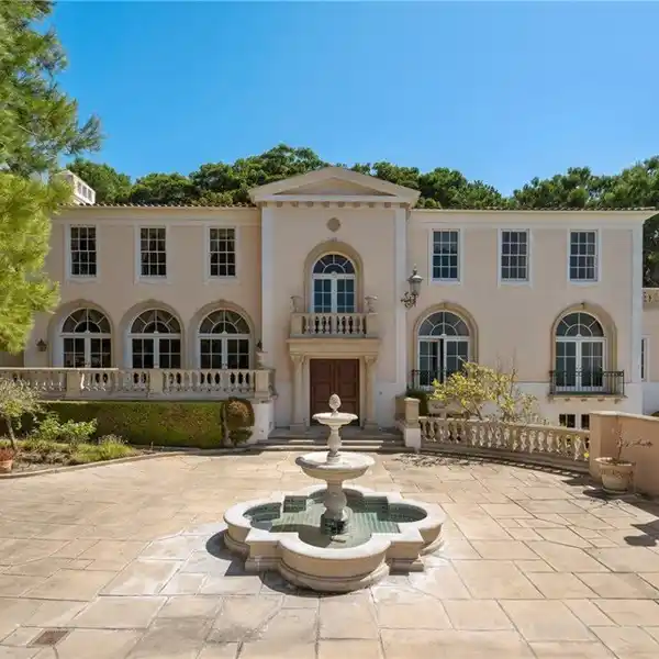 ITALIAN RENAISSANCE HOME ON AN ELEVATED LOT IN LUNADA BAY