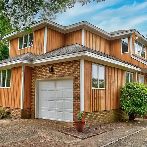 ARCHITECT-DESIGNED BEACH GEM WITH VAULTED CEILINGS