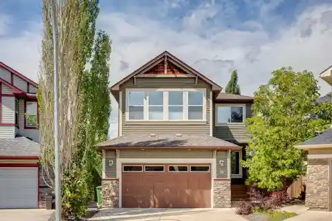 Spacious Ravine Oasis with Designer Finishes