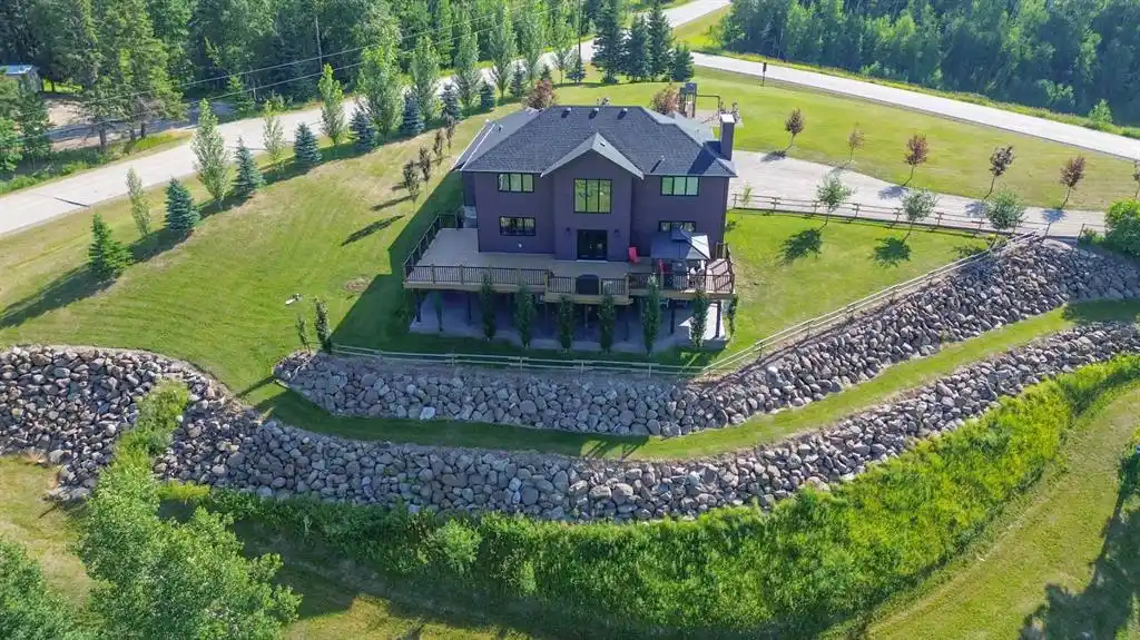 Exquisite Residence on 3.4 Acres
