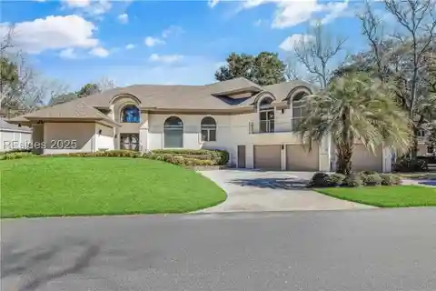 Exceptional Home on the 11-mile Lagoon in Prestigious Leamington