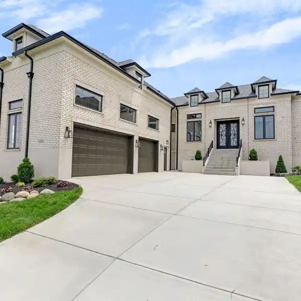 CUSTOM NEW BUILD WITH GOLF COURSE VIEWS