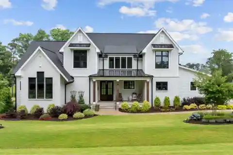 Custom Craftsmanship Meets Modern Luxury Living