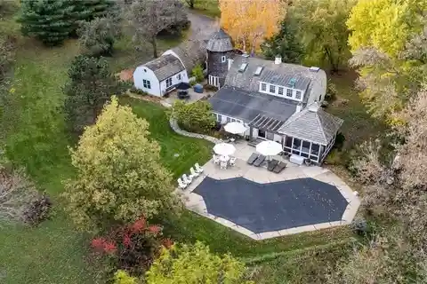 Divine Estate with Utter Privacy and Gorgeous Surroundings