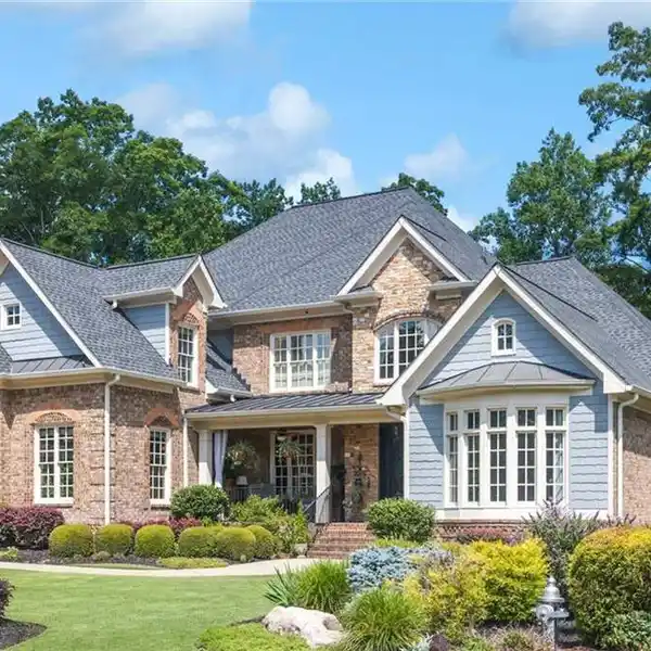 LUXURY LIVING IN SOUGHT-AFTER FERNWOOD CREEK