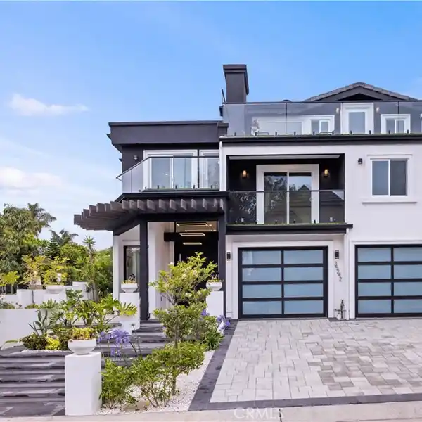 COASTAL LUXURY LIVING AT ITS BEST