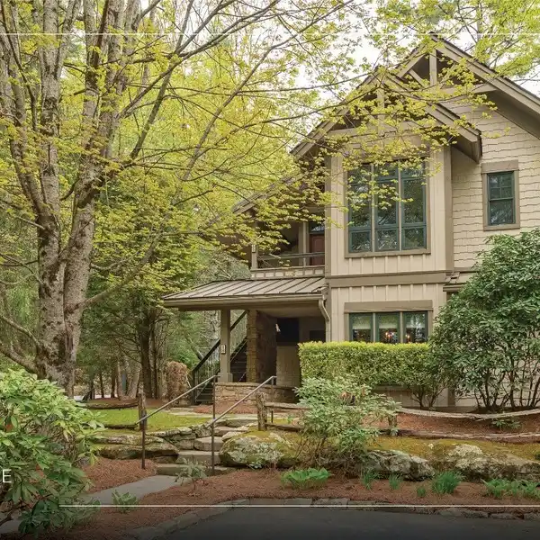 HIGHLANDS CONDOMINIUM IN A CHARMING SUBDIVISION