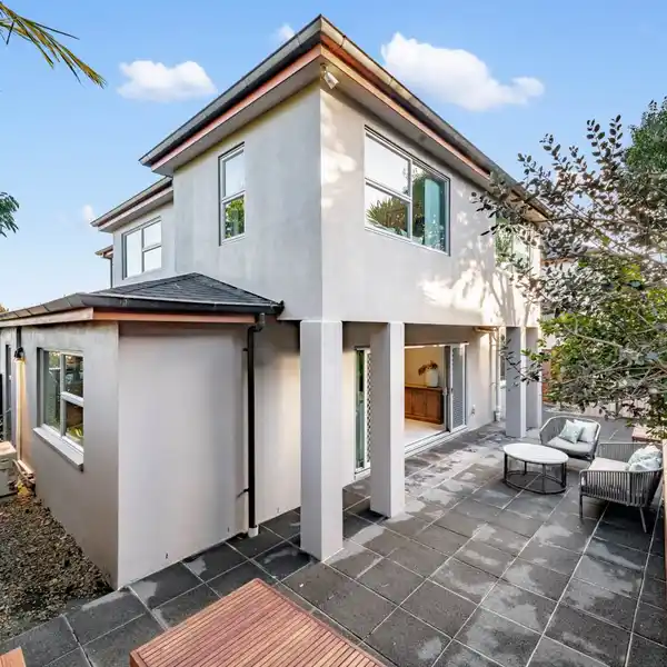 EXPANSIVE ELEGANCE FOR MODERN FAMILY LIVING