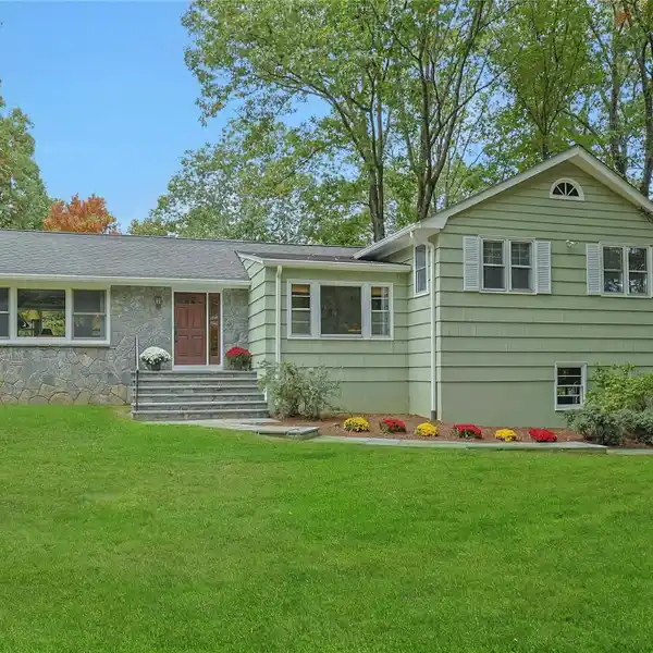 COMFORTABLE LIGHT-FILLED CLASSIC SPLIT-LEVEL HOME
